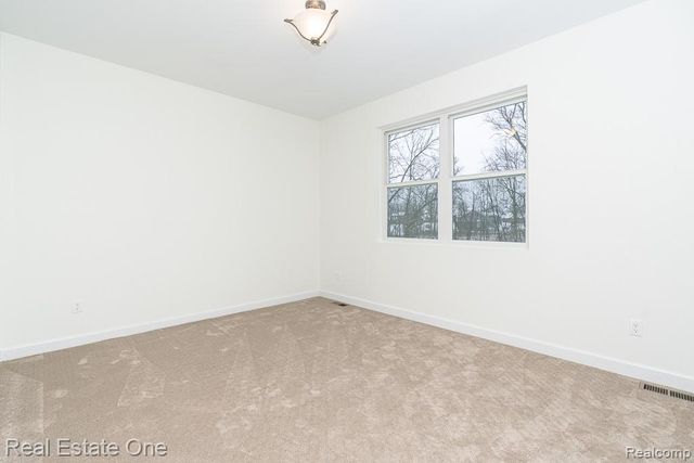 225 E Predmore Road, Oakland, MI 48363