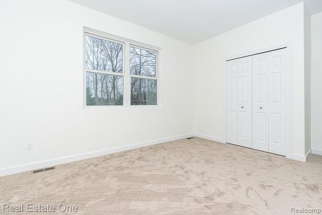 225 E Predmore Road, Oakland, MI 48363