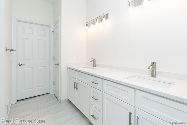 225 E Predmore Road, Oakland, MI 48363