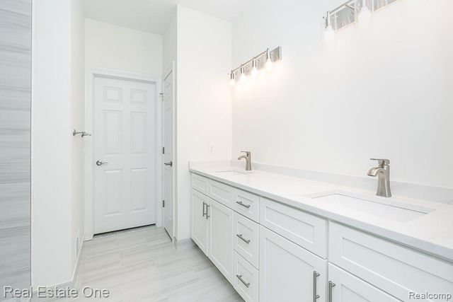 225 E Predmore Road, Oakland, MI 48363