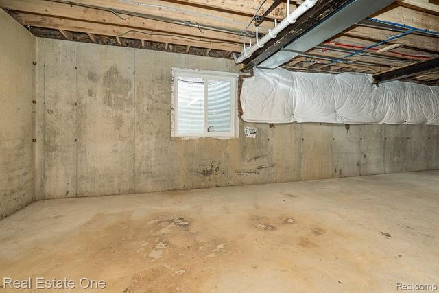 225 E Predmore Road, Oakland, MI 48363