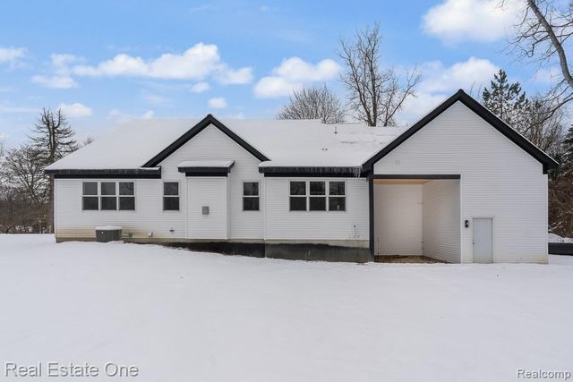 225 E Predmore Road, Oakland, MI 48363