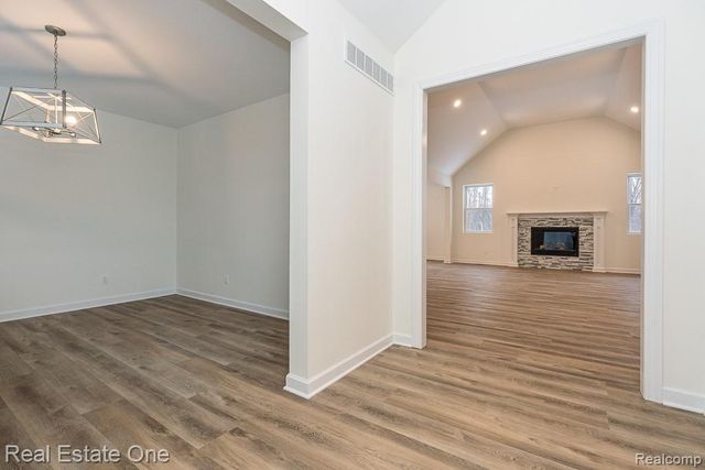 225 E Predmore Road, Oakland, MI 48363