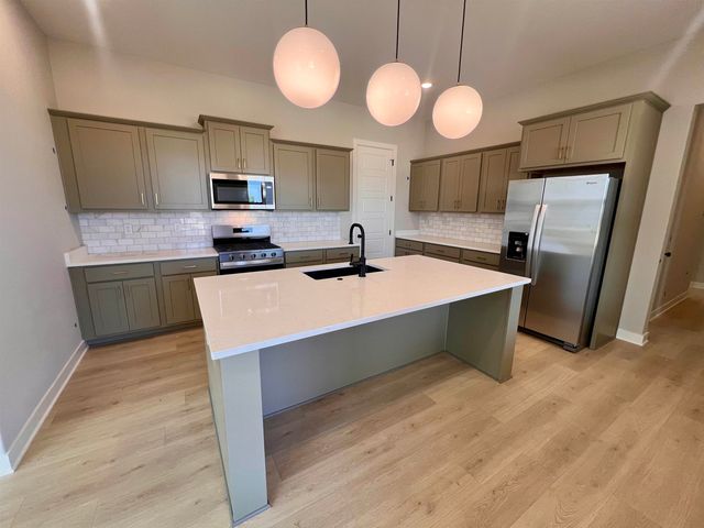 10250 LOUANNE DR, Collierville, TN 38017