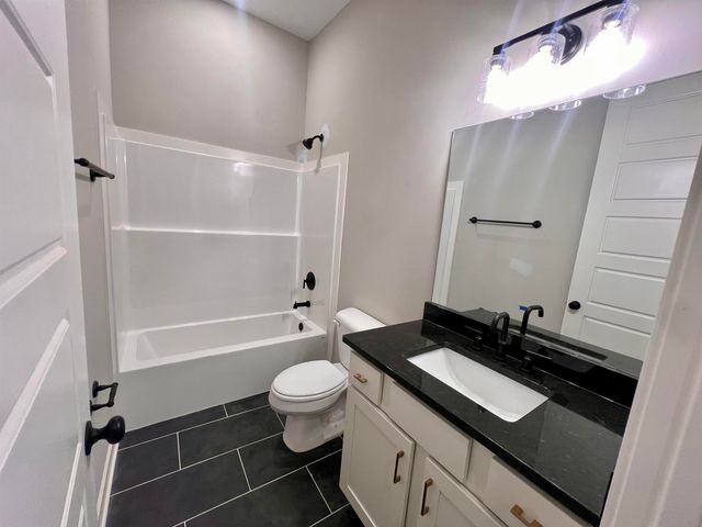 10250 LOUANNE DR, Collierville, TN 38017