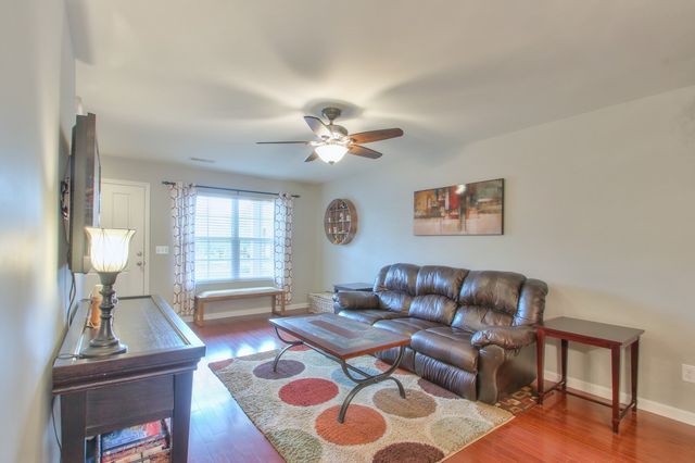 1303 Riverbrook Dr, Hermitage, TN 37076