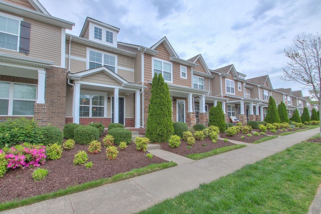1303 Riverbrook Dr, Hermitage, TN 37076