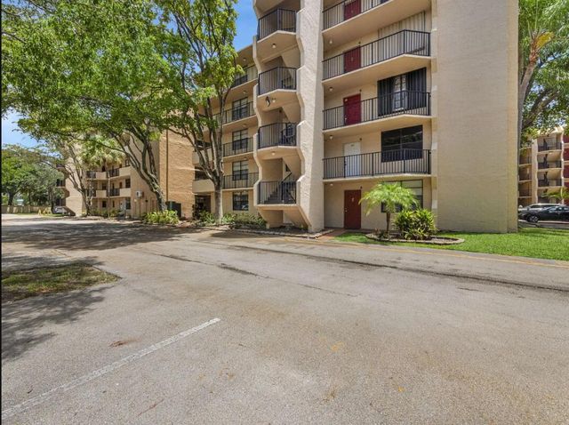 3550 Blue Lake Drive 404, Pompano Beach, FL 33064