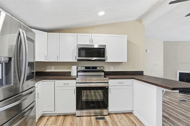 27080 HIAWATHA BOULEVARD, Brooksville, FL 34601