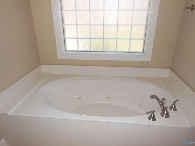 2604 Little Cove Road SE, Hampton Cove, AL 35763