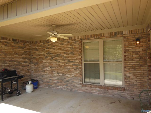 2604 Little Cove Road SE, Hampton Cove, AL 35763