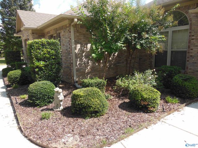 2604 Little Cove Road SE, Hampton Cove, AL 35763