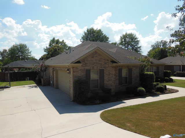 2604 Little Cove Road SE, Hampton Cove, AL 35763