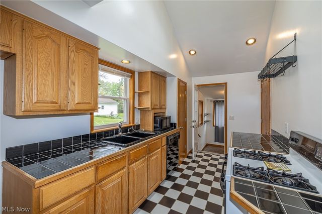 3957 Grafton Road, Brunswick, OH 44212