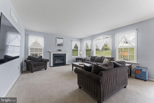 114 LAWRENCE DR, Gilbertsville, PA 19525