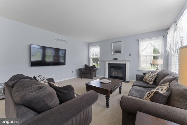 114 LAWRENCE DR, Gilbertsville, PA 19525