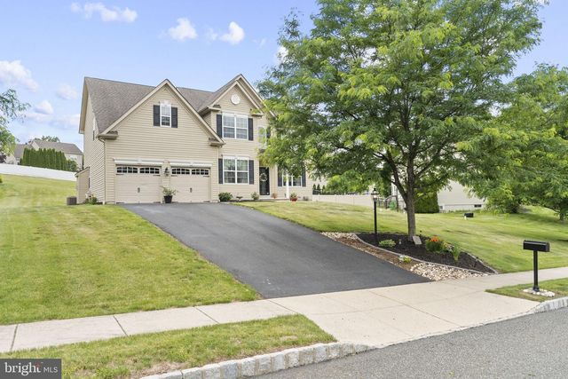114 LAWRENCE DR, Gilbertsville, PA 19525