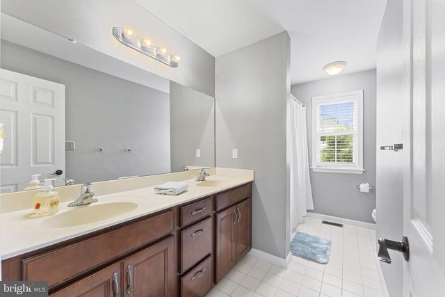 114 LAWRENCE DR, Gilbertsville, PA 19525
