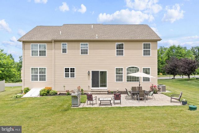 114 LAWRENCE DR, Gilbertsville, PA 19525