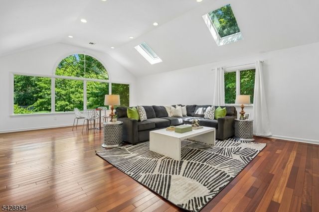 201 Parsonage Hill Rd, Millburn Twp., NJ 07078