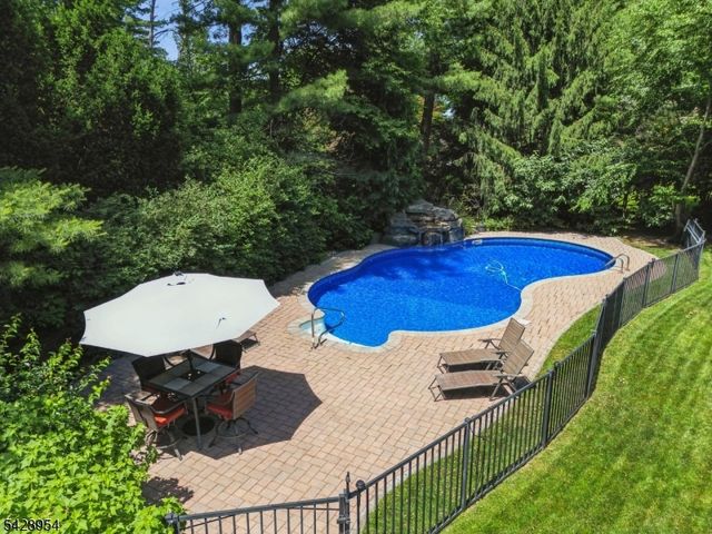 201 Parsonage Hill Rd, Millburn Twp., NJ 07078