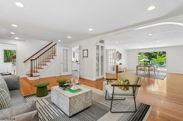 201 Parsonage Hill Rd, Millburn Twp., NJ 07078