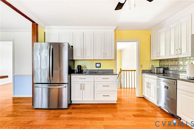 3802 N Middlebrook Ct, Chester, VA 23831