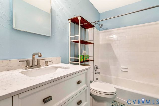 3802 N Middlebrook Ct, Chester, VA 23831