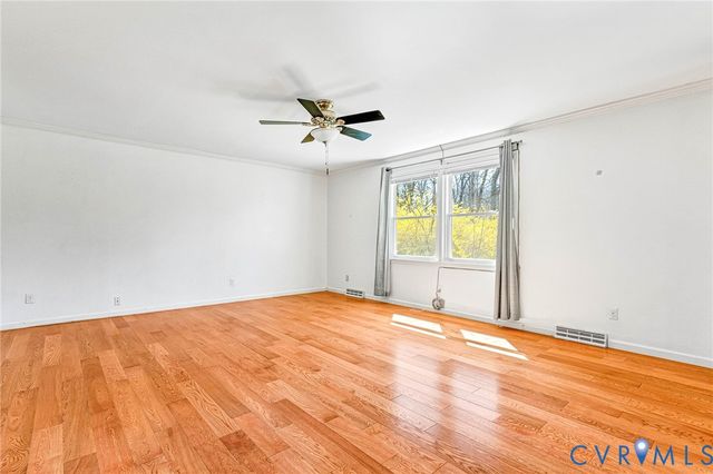 3802 N Middlebrook Ct, Chester, VA 23831