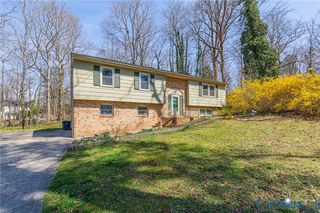 3802 N Middlebrook Ct, Chester, VA 23831
