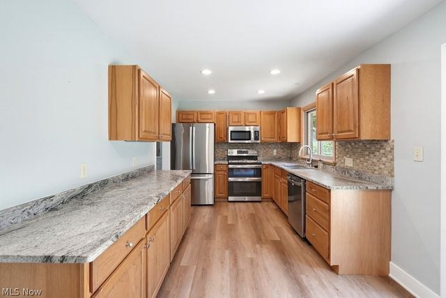 3783 Cayugas Drive, Green, OH 44319