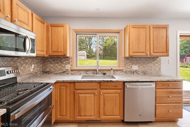 3783 Cayugas Drive, Green, OH 44319