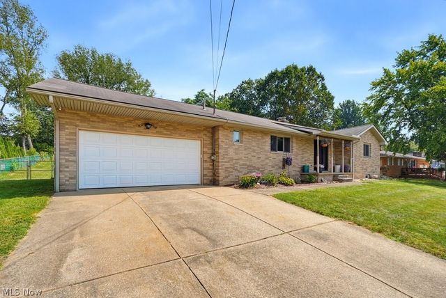 3783 Cayugas Drive, Green, OH 44319