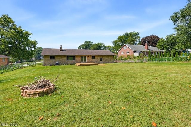 3783 Cayugas Drive, Green, OH 44319