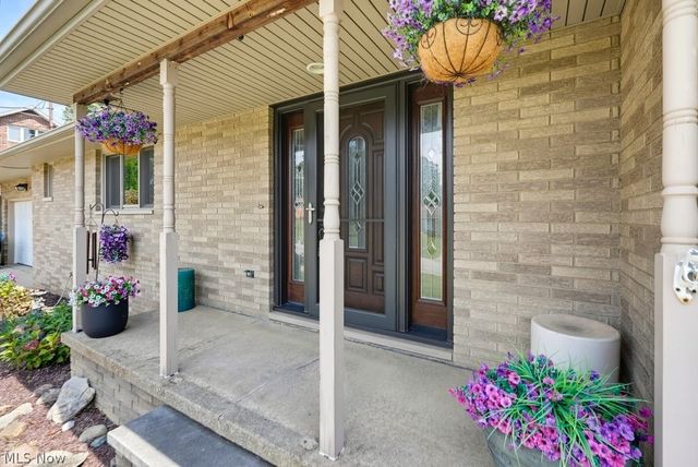3783 Cayugas Drive, Green, OH 44319