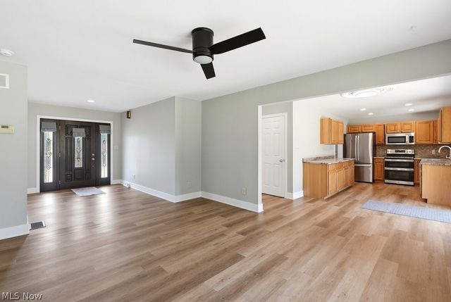 3783 Cayugas Drive, Green, OH 44319