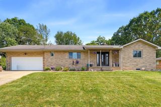 3783 Cayugas Drive, Green, OH 44319