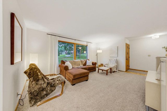 345 S Beaumont AVENUE, Brookfield, WI 53005