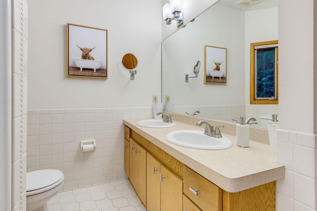 345 S Beaumont AVENUE, Brookfield, WI 53005