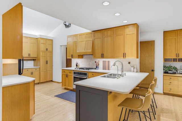 345 S Beaumont AVENUE, Brookfield, WI 53005