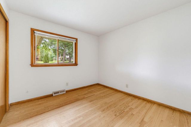 345 S Beaumont AVENUE, Brookfield, WI 53005
