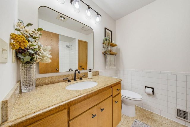 345 S Beaumont AVENUE, Brookfield, WI 53005