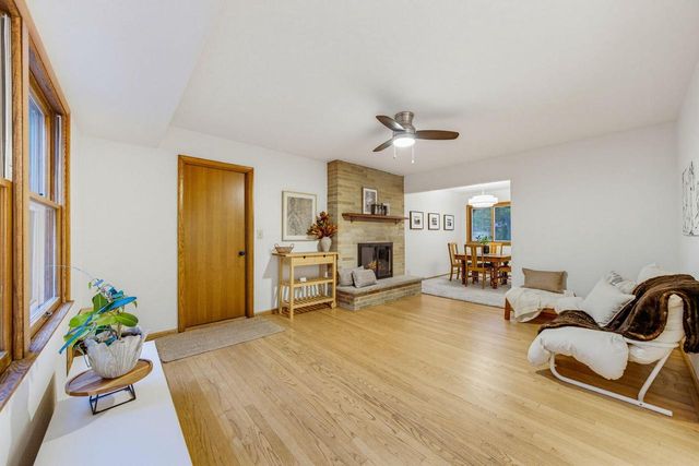 345 S Beaumont AVENUE, Brookfield, WI 53005