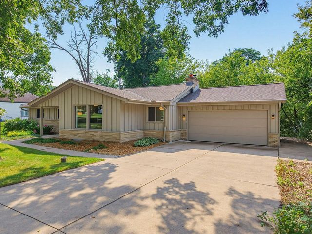 345 S Beaumont AVENUE, Brookfield, WI 53005