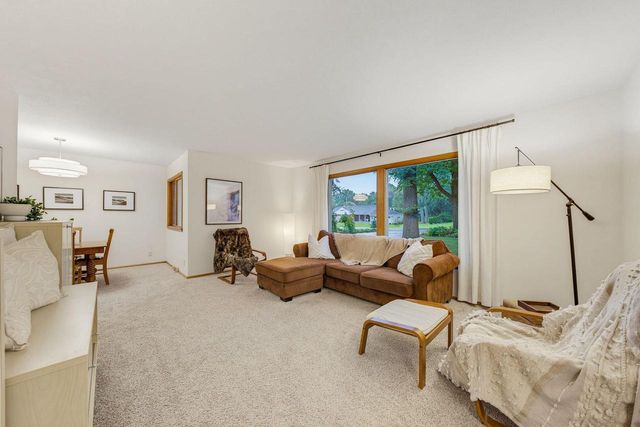 345 S Beaumont AVENUE, Brookfield, WI 53005