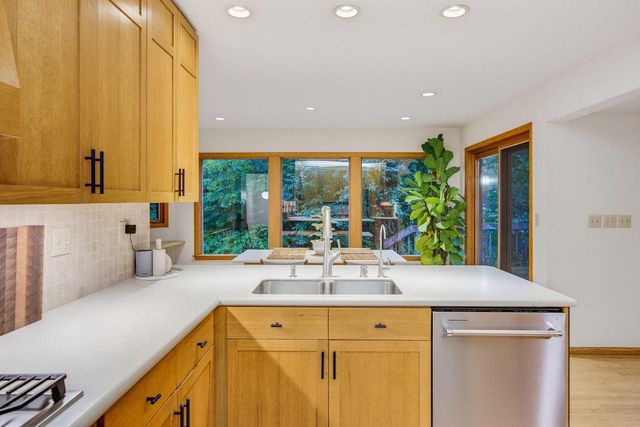 345 S Beaumont AVENUE, Brookfield, WI 53005