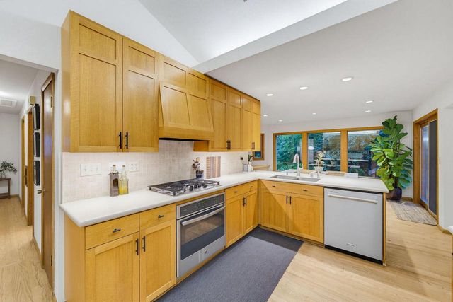 345 S Beaumont AVENUE, Brookfield, WI 53005