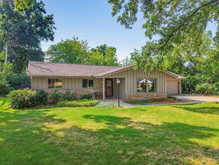 345 S Beaumont AVENUE, Brookfield, WI 53005