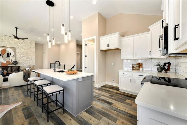 20322 166th Street, Basehor, KS 66007