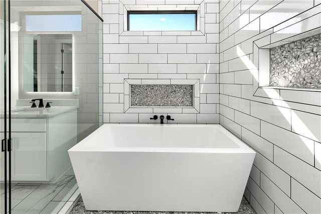 20322 166th Street, Basehor, KS 66007